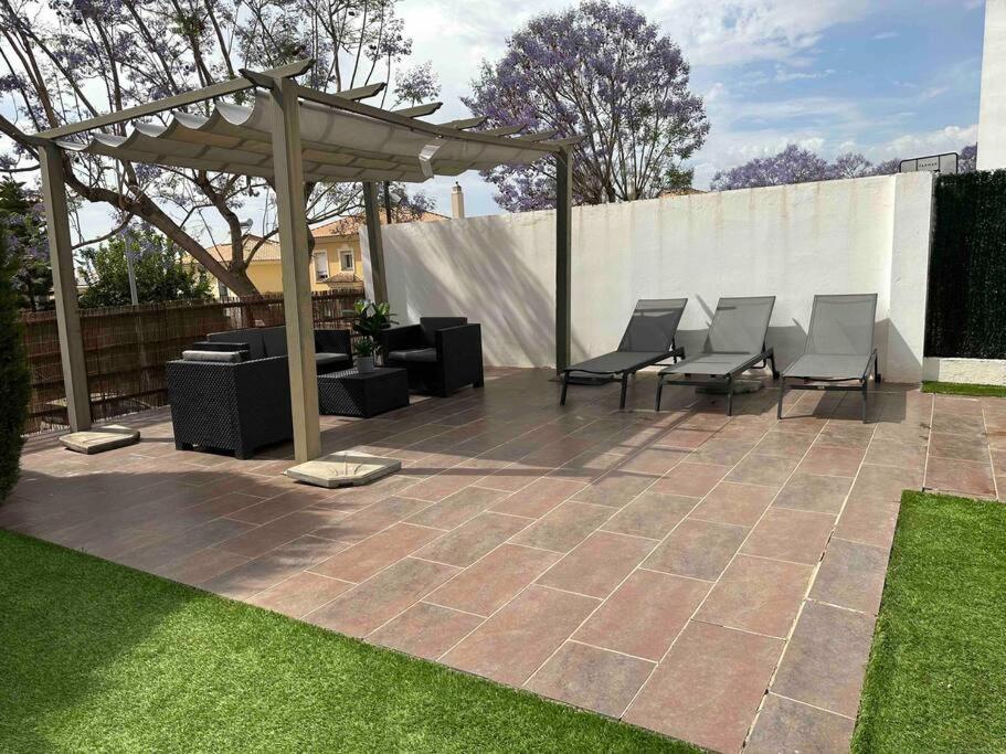 Modern 5-Bedroom Villa With Pool Montequinto Bagian luar foto