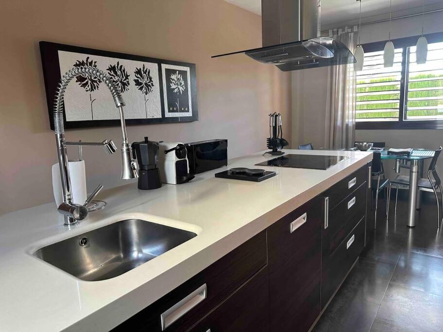 Modern 5-Bedroom Villa With Pool Montequinto Bagian luar foto