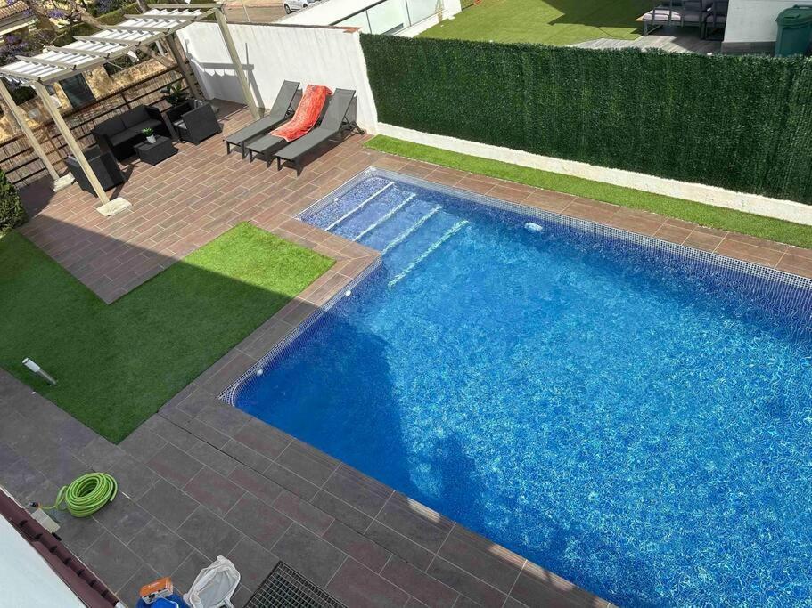 Modern 5-Bedroom Villa With Pool Montequinto Bagian luar foto