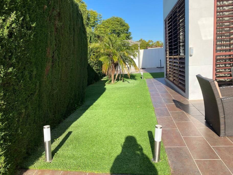 Modern 5-Bedroom Villa With Pool Montequinto Bagian luar foto